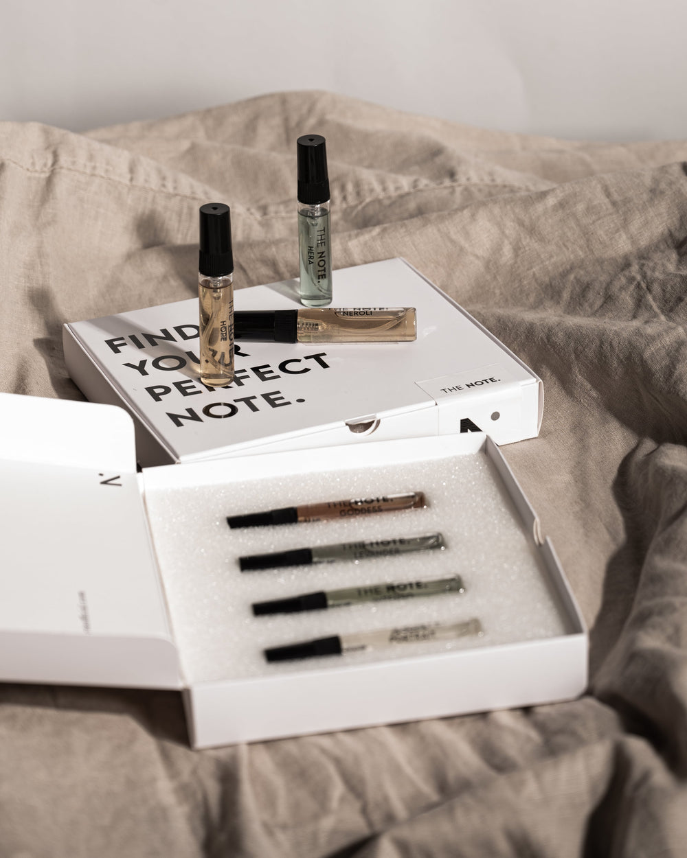 THE NOTE Discovery Set featuring miniature perfume samples including Neroli, Hera, and Hope, beautifully packed in a sleek white box for scent exploration.